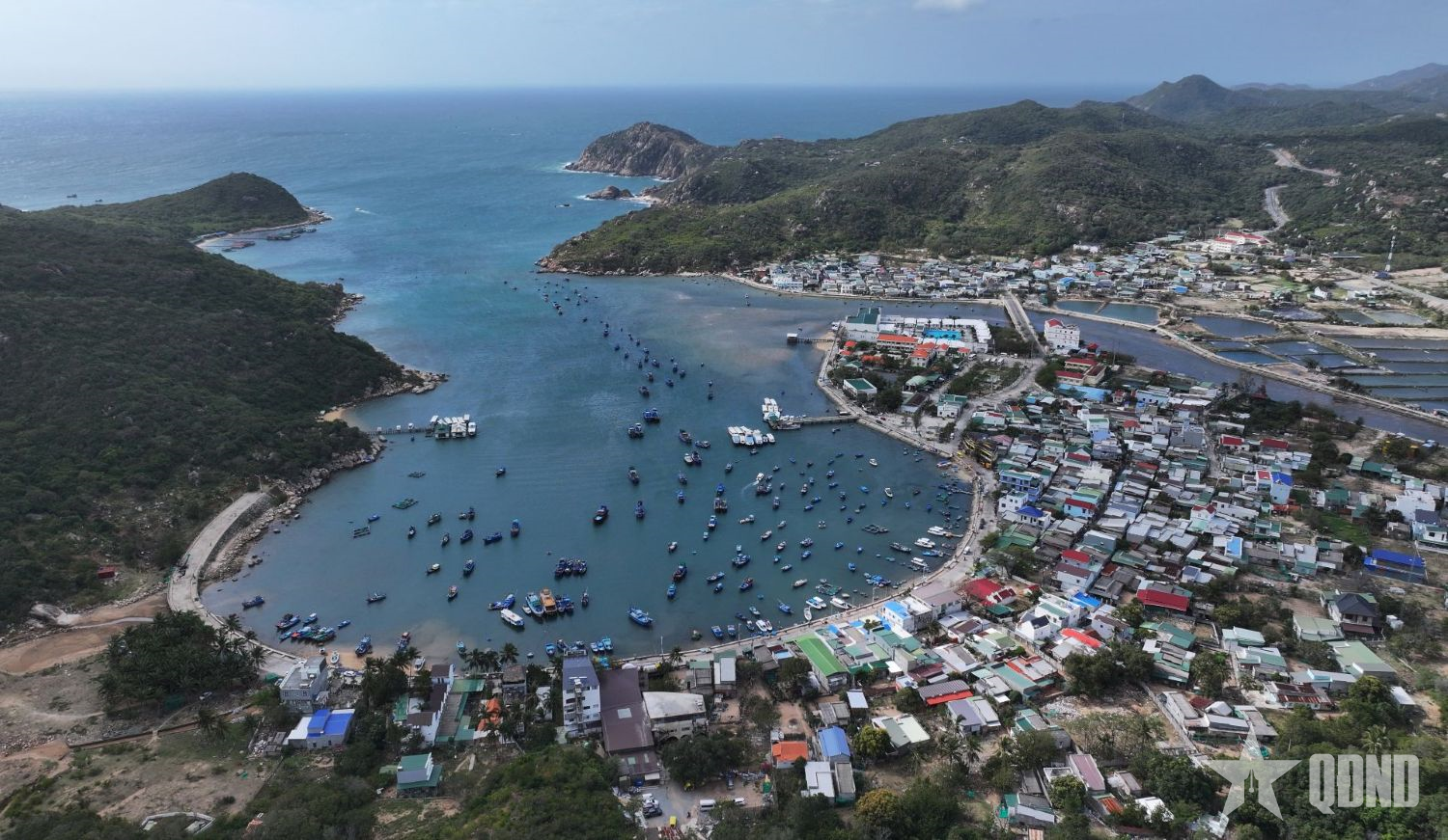 Vịnh Vĩnh Hy - Bản giao hưởng xanh giữa lòng đại dương